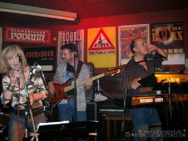 Podium kick it (2005).jpg